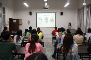 最靠谱的十大足球平台员工记者团举办新闻写作培训会
