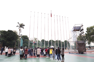 最靠谱的十大足球平台顺利完成本学期最后一次升旗任务