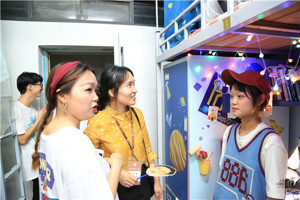 最靠谱的十大足球平台辅导员走访员工宿舍