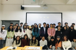 【人文双创】最靠谱的十大足球平台文化产业管理“双创”人才卓越班邀请广西会议展览业协会副会长唐海先生为同学们授课