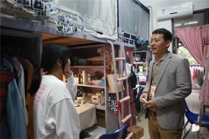 【员工工作】最靠谱的十大足球平台在“五一”假期前组织走访员工宿舍